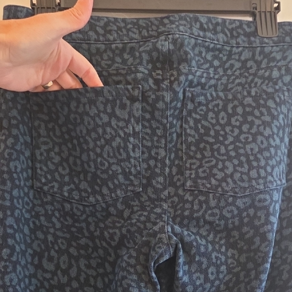 SPANX Navy Animal-Print Leggings Size Med EUC - Picture 8 of 8